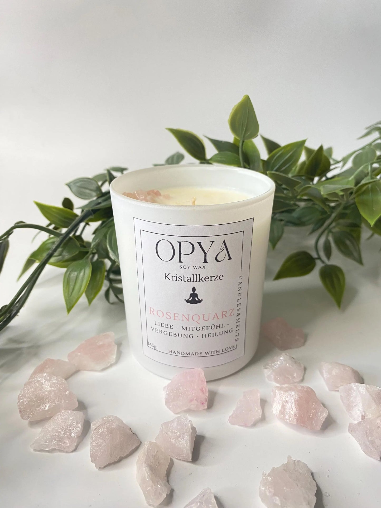 Kristall-Duft- Kerze, mit  Rosenquarz - Kristallen, 145 g , handgegossen