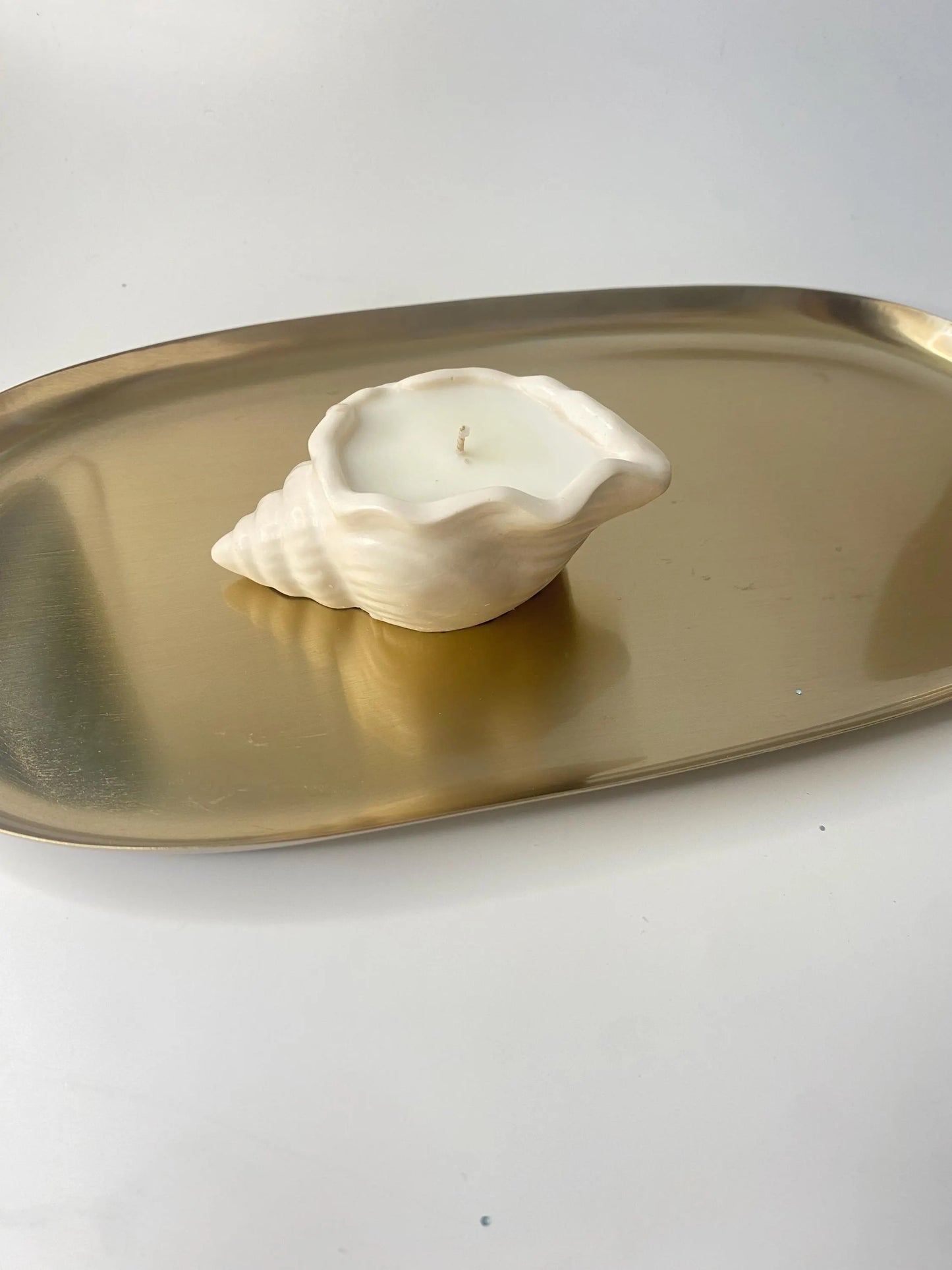 Wunderschöne Muschelkerze , Sojawachs, Handgegossen in  Jesin  / Duft Pfingstrose & Rotes Wildleder