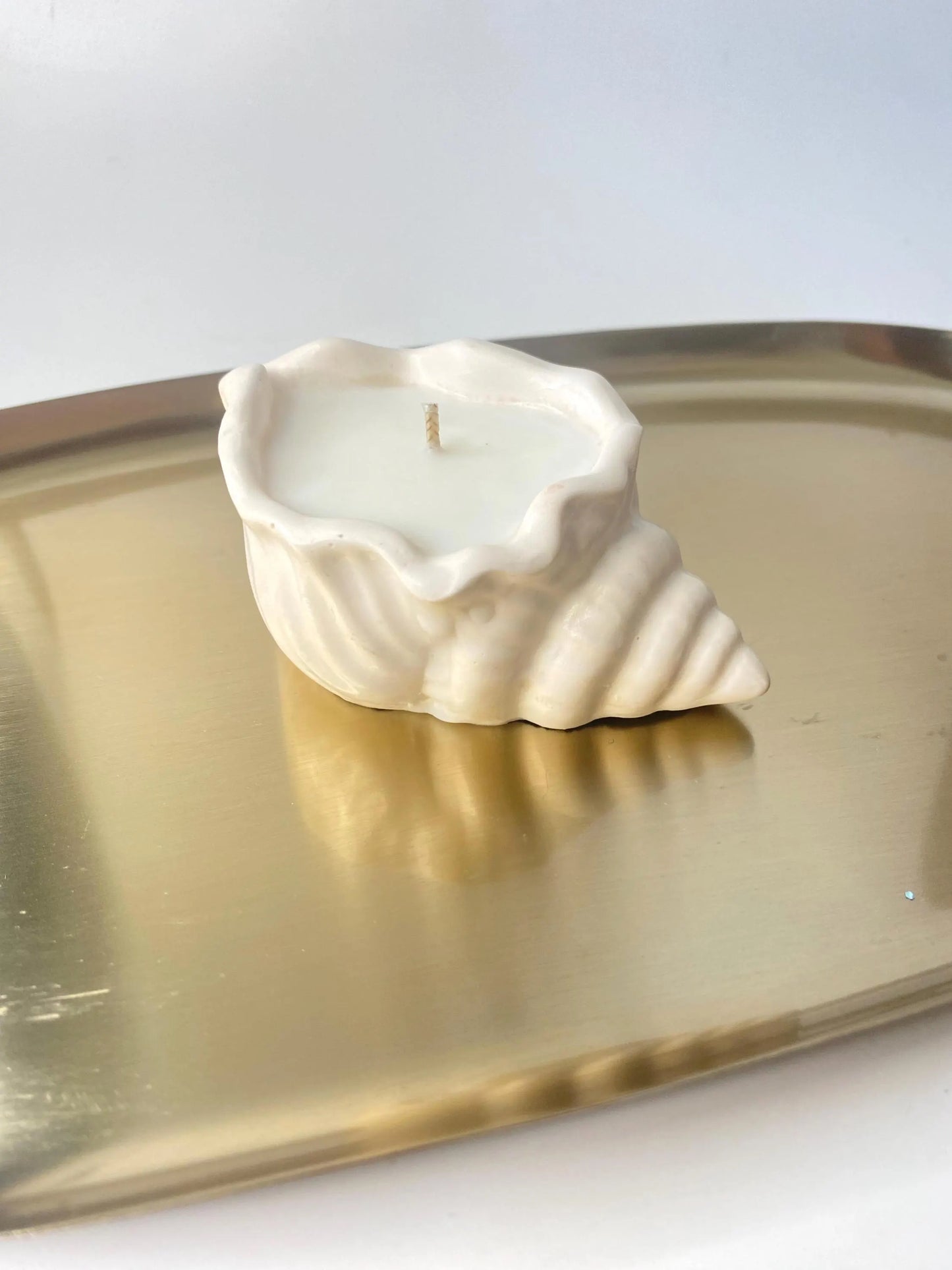 Wunderschöne Muschelkerze , Sojawachs, Handgegossen in  Jesin  / Duft Pfingstrose & Rotes Wildleder