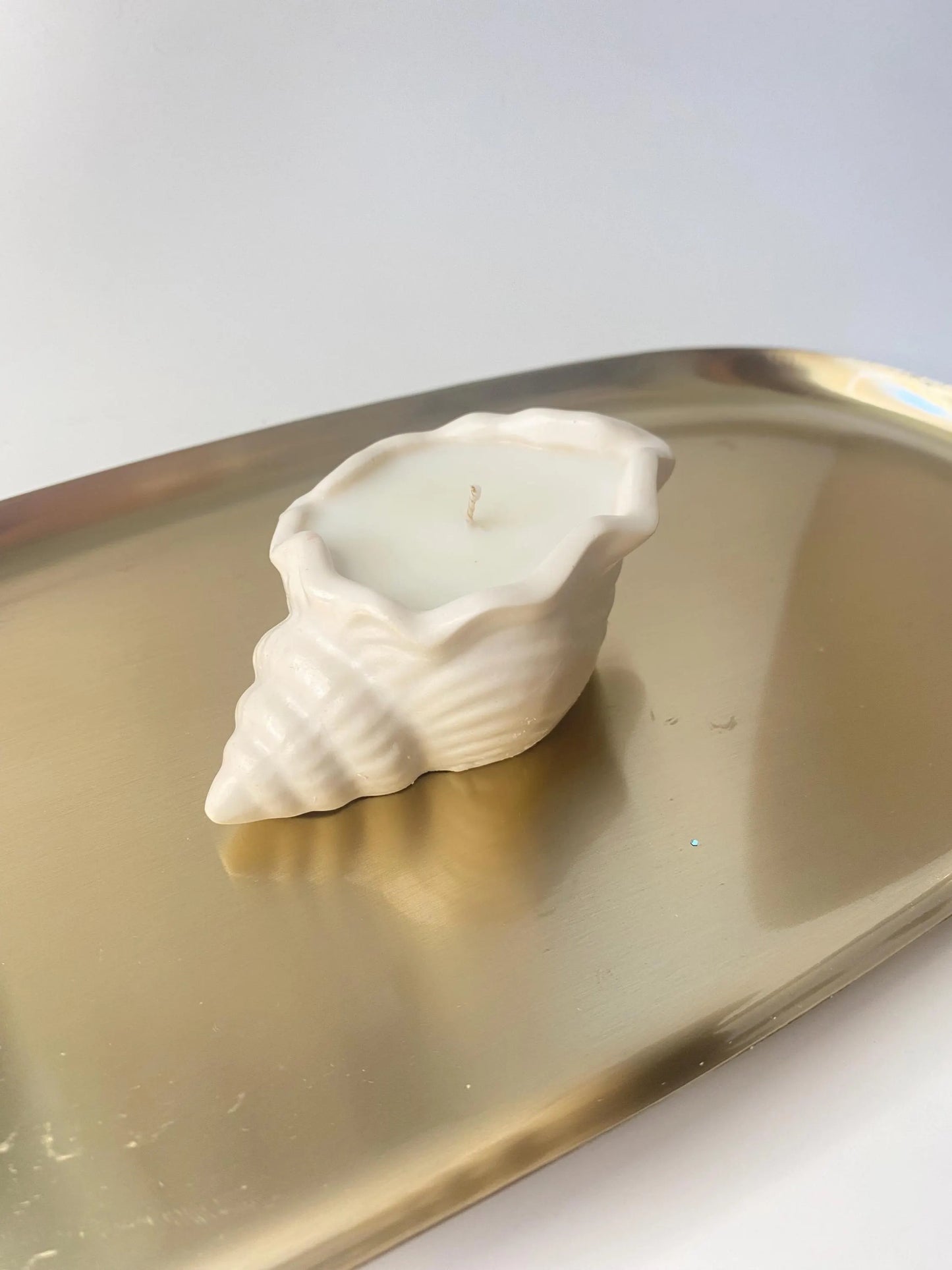 Wunderschöne Muschelkerze , Sojawachs, Handgegossen in  Jesin  / Duft Pfingstrose & Rotes Wildleder